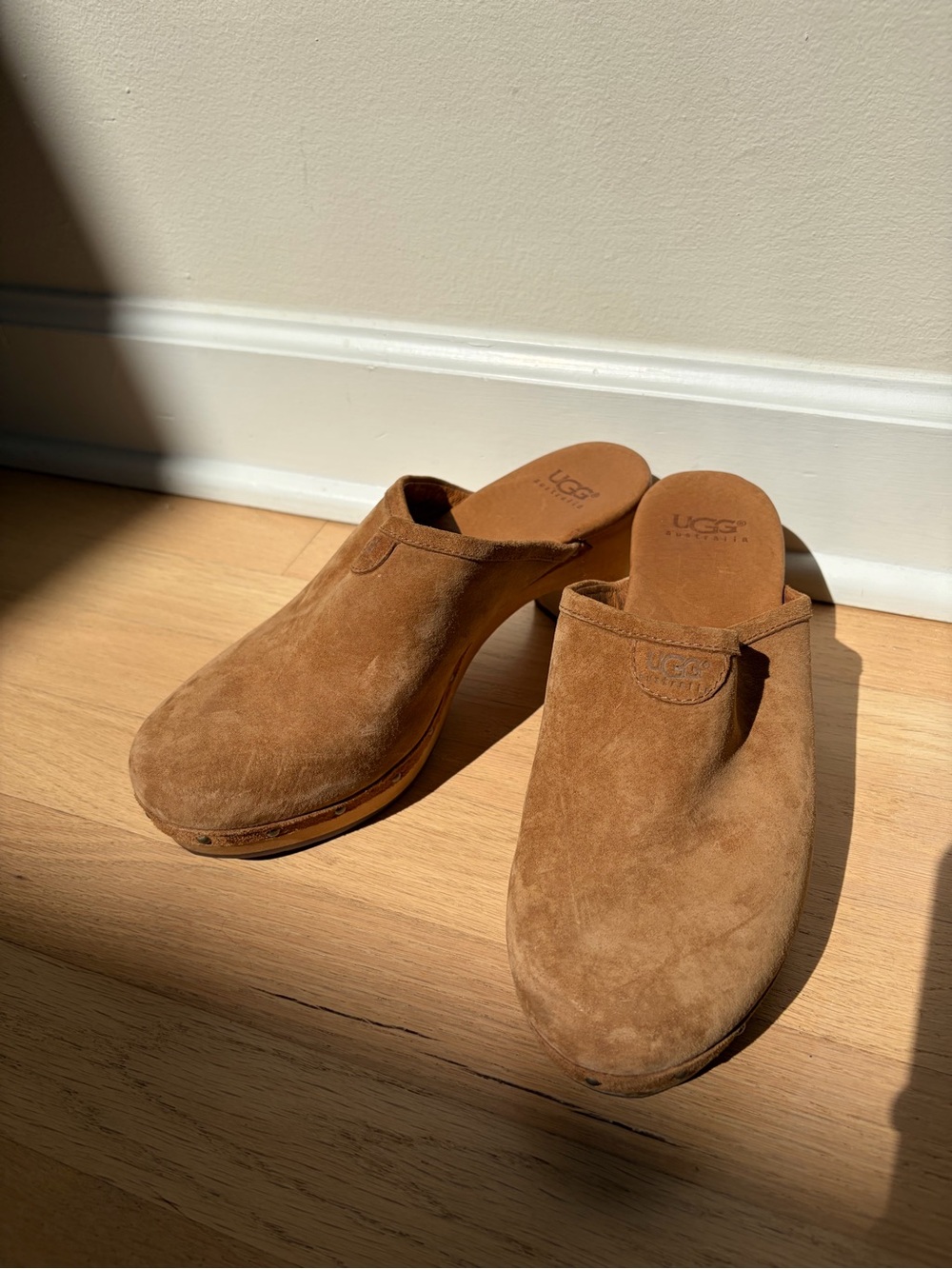 UGG Chestnut Suede 9 Clog Mules